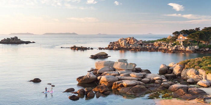 Que peut-on contempler sur la Côte de granit rose ?